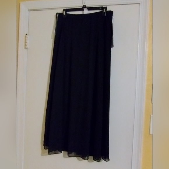Sam and Jess Skirts - Picture 1 of 4